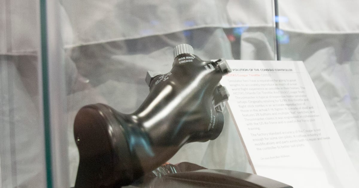 HOTAS Cougar Throttle (7973432740).jpg